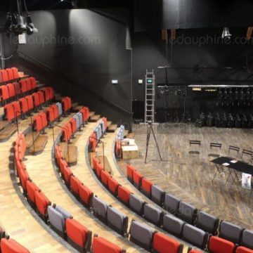 Quatre ans après l’incendie, une nuit de fête pour la réouverture du théâtre Prémol Quatre ans après l’incendie, une nuit de fête pour la réouverture du théâtre Prémol